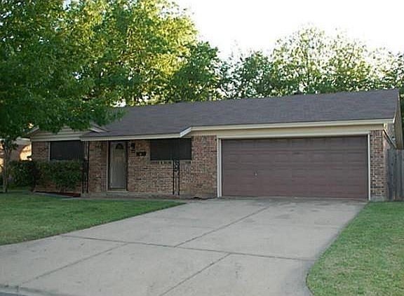2nd image of 1105 Russell Ln