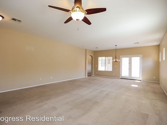 02-LivingRoom