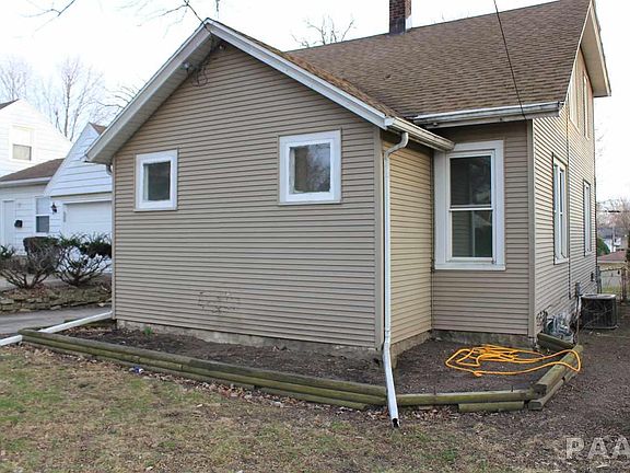 2nd image of 1108 E Maywood Ave