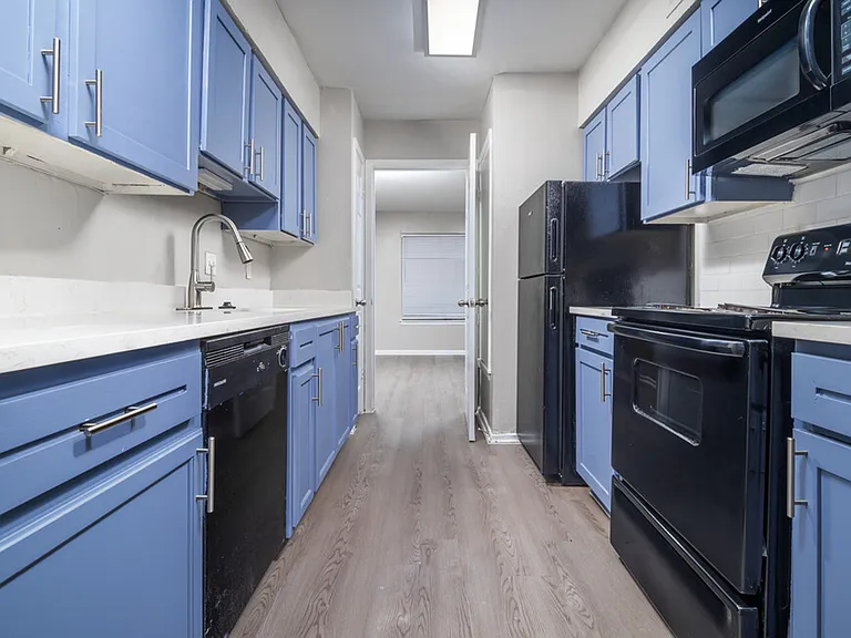 The Oaks Apartments At Medical Center — Photo 28