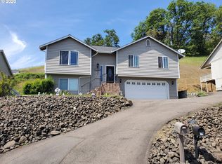 233 Summerwood St, Roseburg, OR 97471