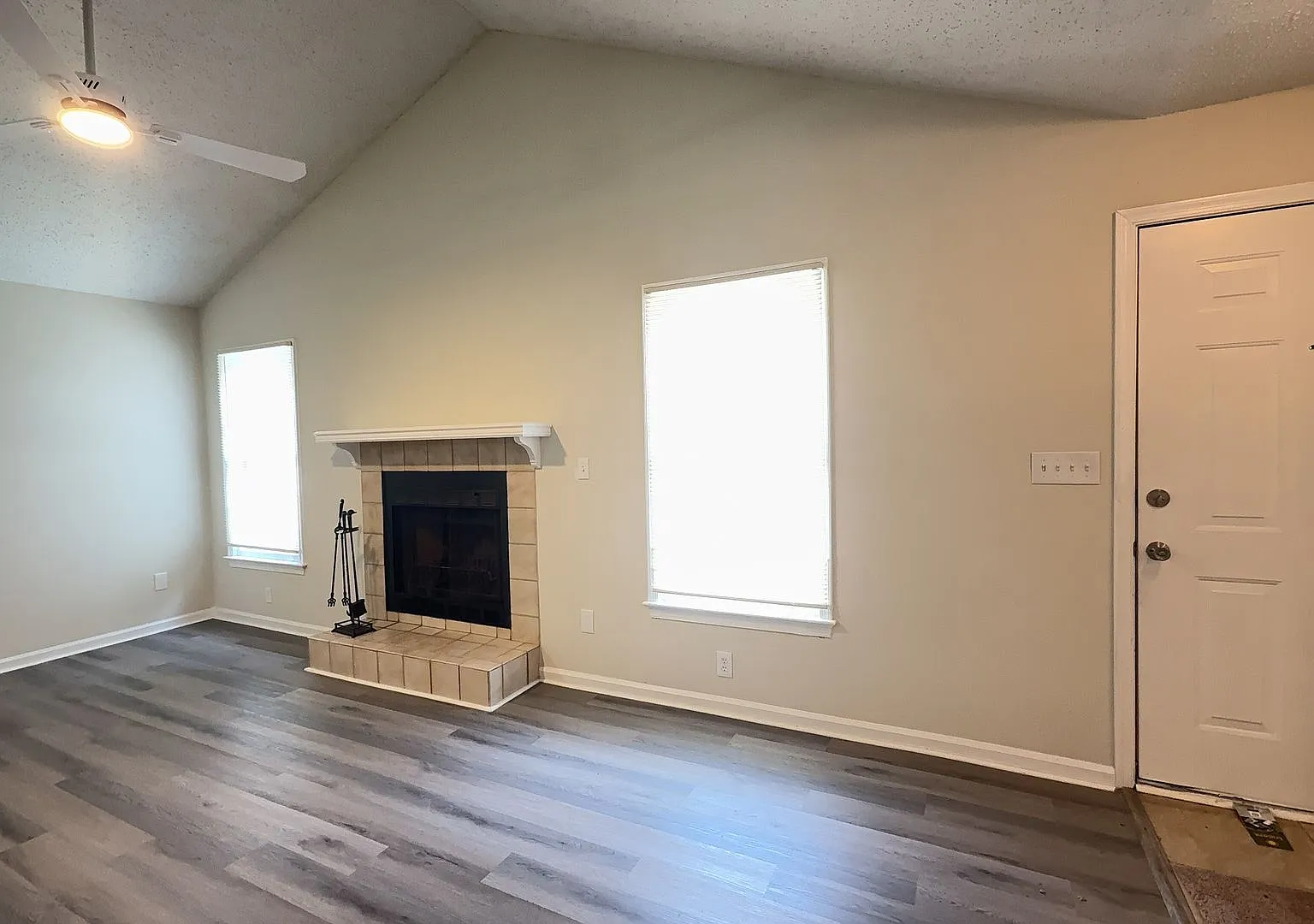 3-Bedroom Virginia Beach Home with Fenced Yard & Spacious Livin — Photo 4
