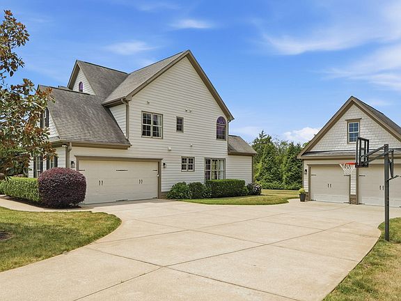 4th image of 55 Princeton Manor Dr