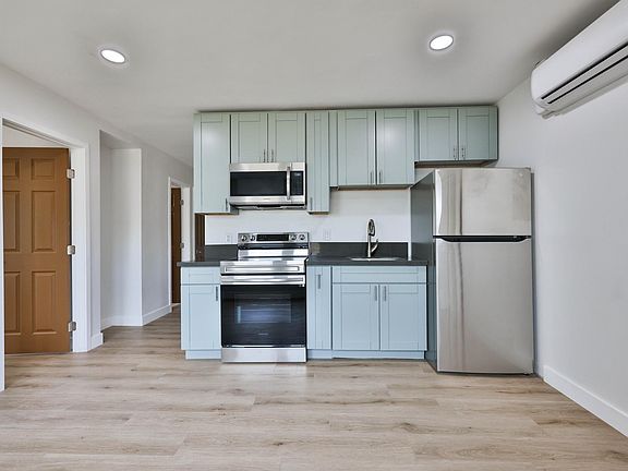 3rd image of 3760 Louisiana St