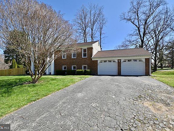 3rd image of 7114 Victoria Pl
