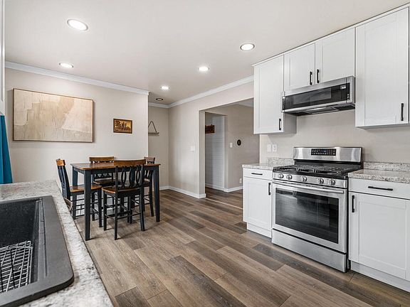 3rd image of 218 E Washington STREET