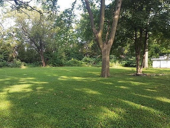 3rd image of 3336 S Lyons Ave