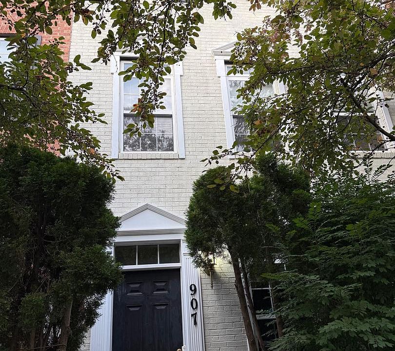 1st image of 907 Pleasant Dr