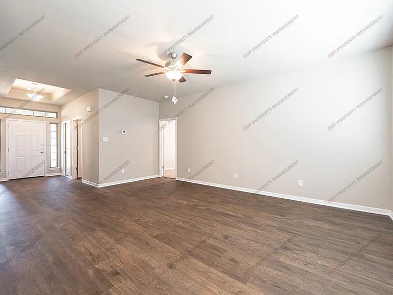 1242 Lakeway Crossing Dr — Photo 5