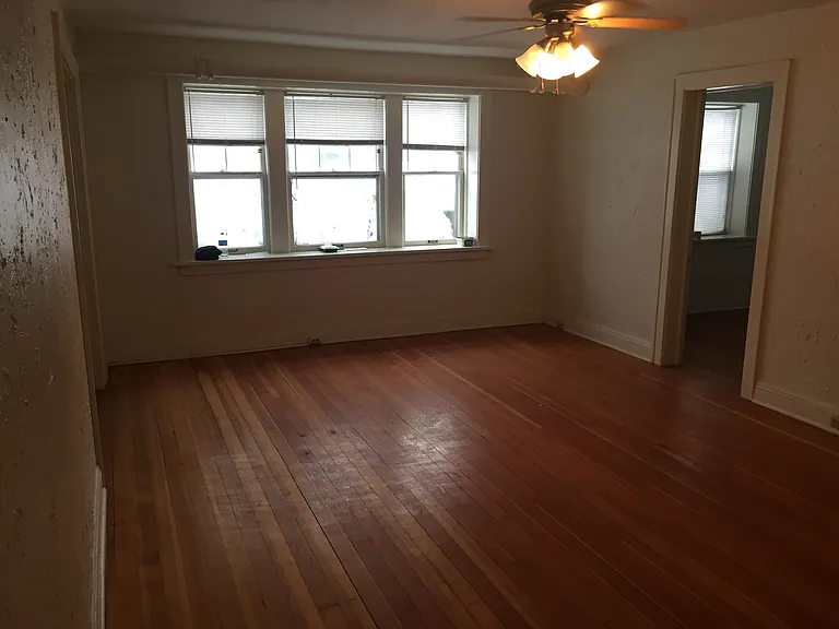 2212 Girard Ave. S — Photo 2