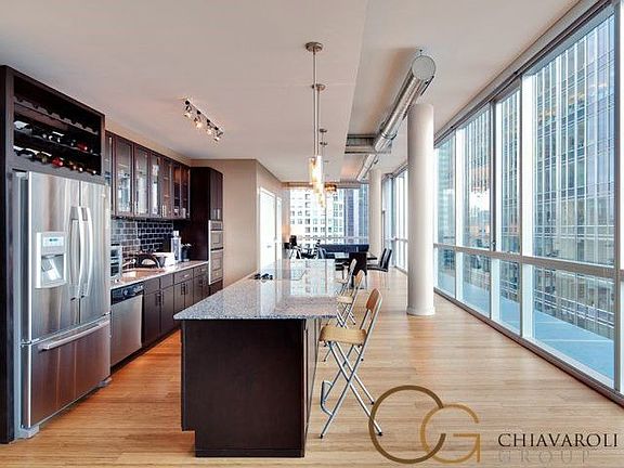 4th image of 161 W Kinzie St APT 2209