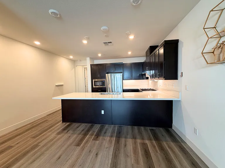 1460 Civic Center Dr #3 — Photo 6