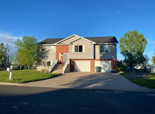 925 Cherry Ln, Gillette, WY 82716
