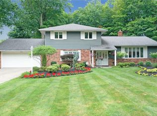1058 W Mill Dr, Highland Heights, OH 44143