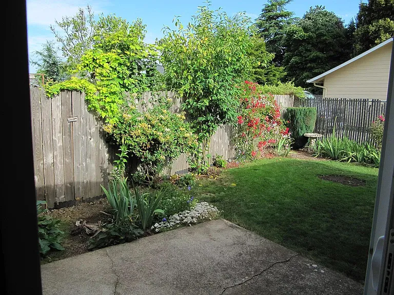 2106 Debra Dr — Photo 3