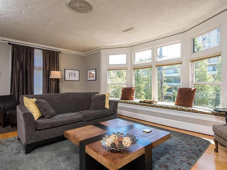 2161 SW Yamhill St #3 — Photo 2