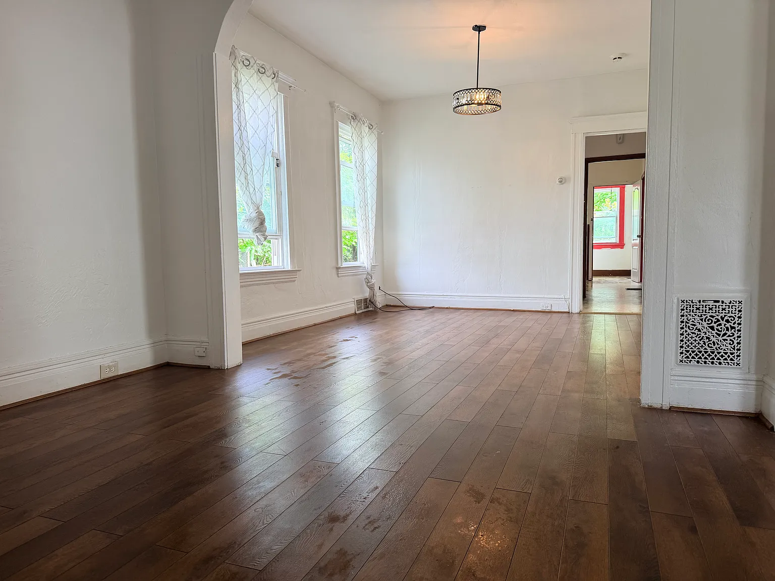 3 bed, $1,100 — Photo 2
