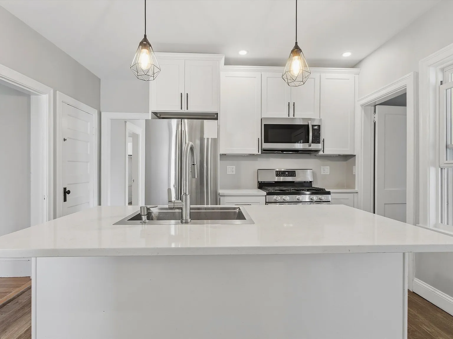 2 bed, 1.0 bath, 1200 sqft, $3,000 — Photo 3