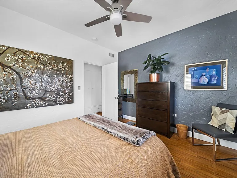 408 W 25th St #8 — Photo 15