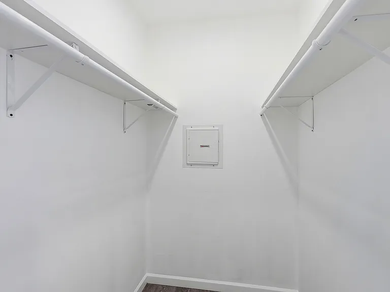 444 Merritt Ave #202 — Photo 11