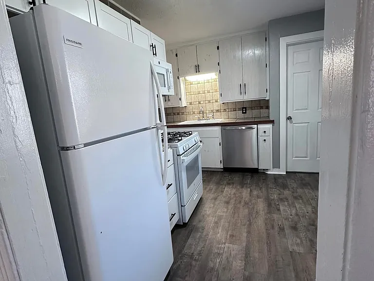 837 W Moore Ave — Photo 30