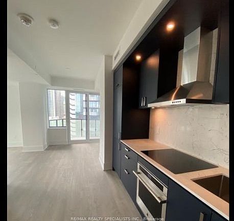 4th image of 470 Front St W #1706