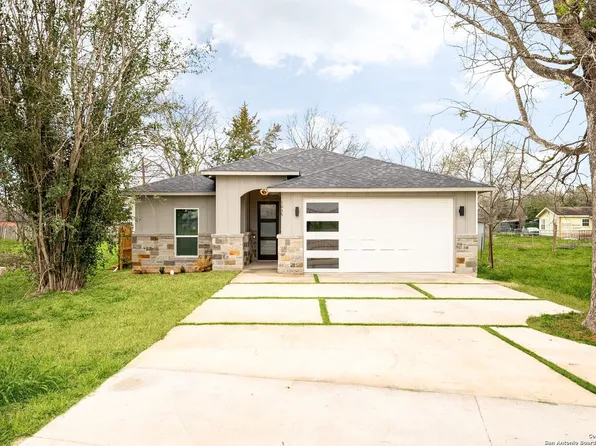 1035 W NEW BRAUNFELS ST, Seguin, TX 78155