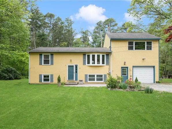 32 Crestmont Dr, Richmond, RI 02812