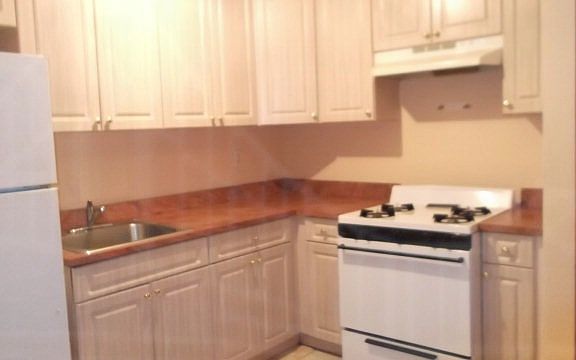 4th image of 1341 Leland Ave