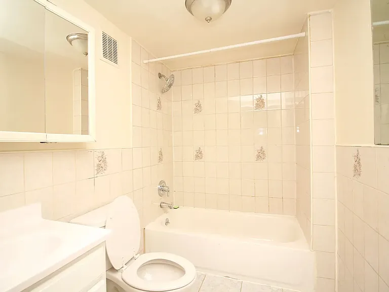 1672 Gates Ave #1A — Photo 9
