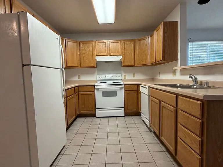 4300 Fireclay Ct — Photo 3
