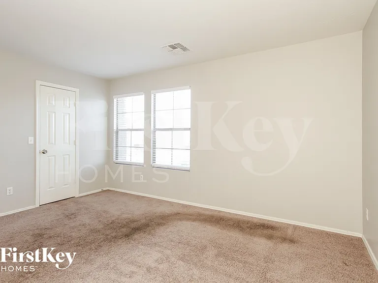 3006 W Pollack St — Photo 11
