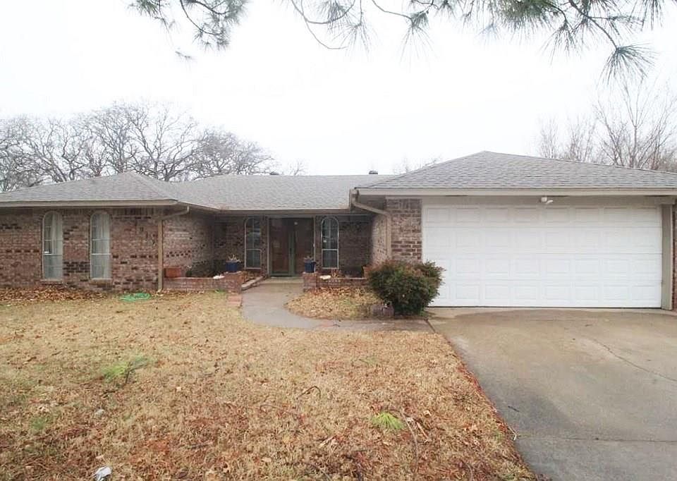 1st image of 2913 N Redmond Ct