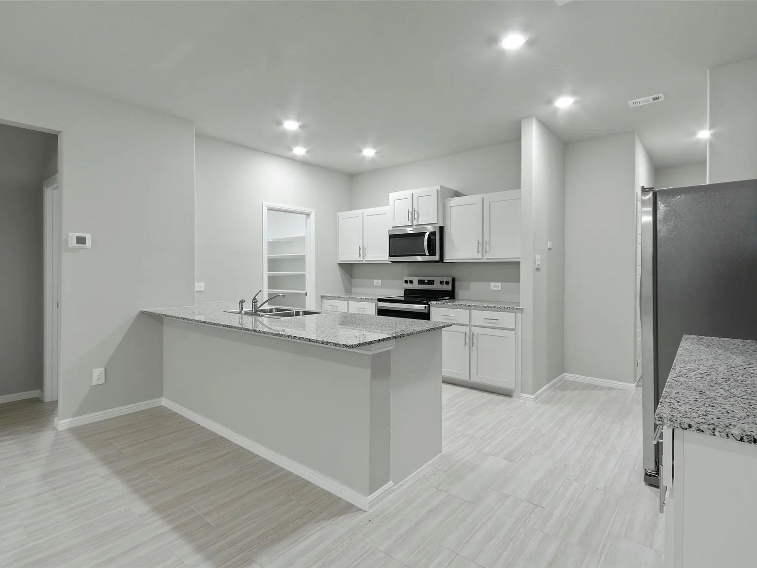 3 bed, 1937 sqft, $2,200 — Photo 3