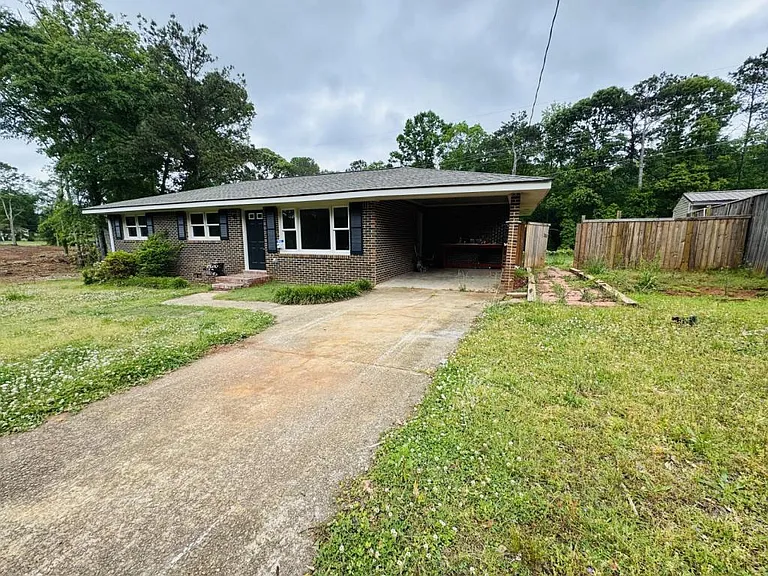 119 Dobbins Cir — Photo 3