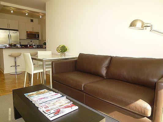 5th image of 1510 Lexington Ave APT 16U