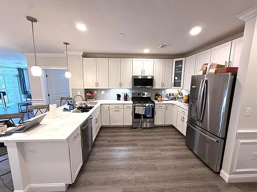 320 Middlesex Ave Photo 1