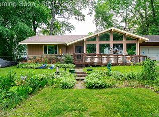 1845 Portlock Ave, Commerce Township, MI 48382