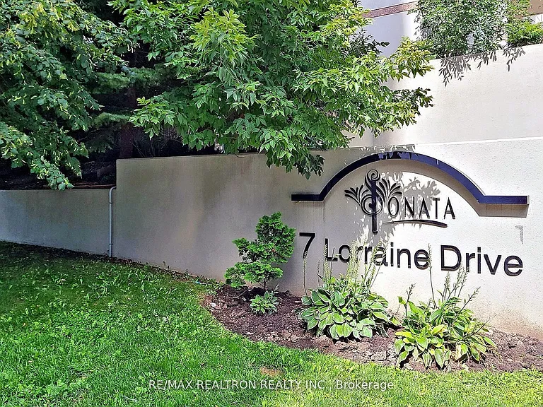 7 Lorraine Dr #2009 — Photo 4