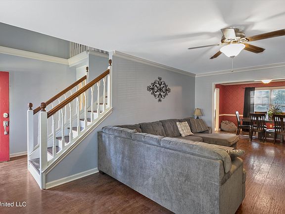 4th image of 823 White Pine Dr