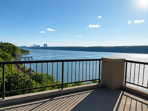 2521 Palisade Ave #1S Photo 1