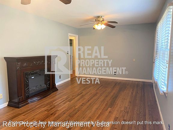 3rd image of 1090 N Pine Knoll Dr