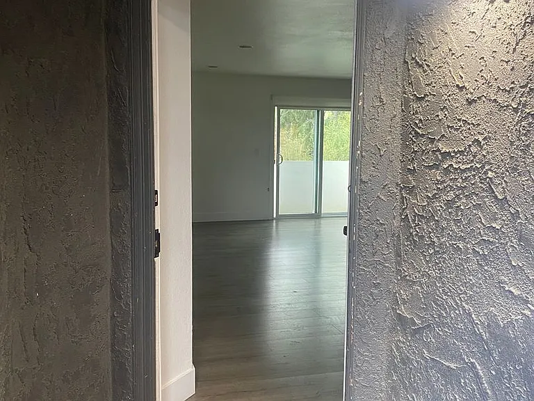 14133 Calvert St — Photo 11