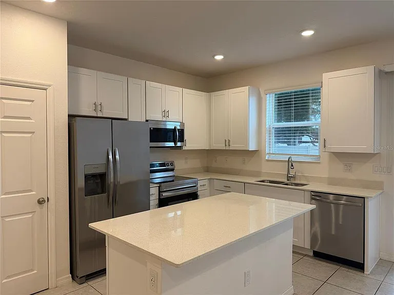 1305 Stockwell Ave — Photo 4