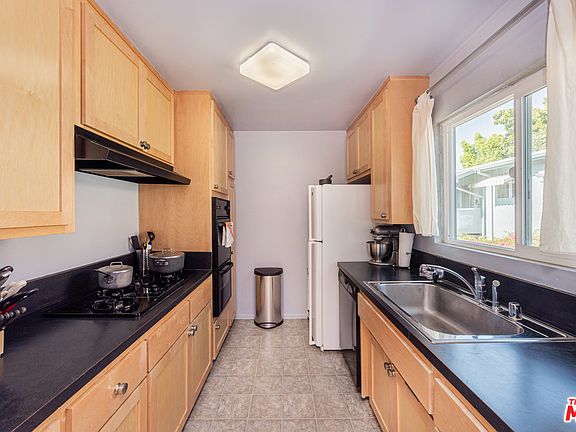 5th image of 11511 Moorpark St #12