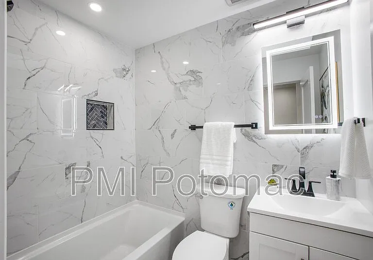 702 19th St NE — Photo 24