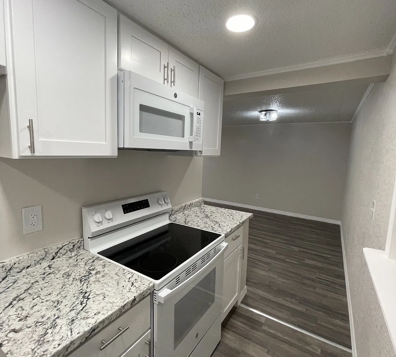 Camellia Court Apartments — Photo 4