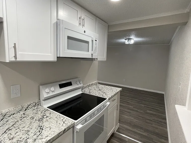 Camellia Court Apartments — Photo 4
