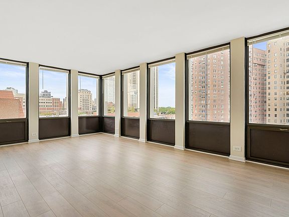 3rd image of 444 W Fullerton Pkwy APT 703
