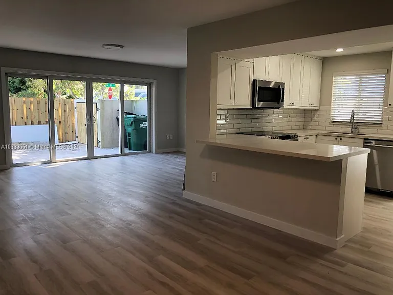 8236 SW 81st Pl — Photo 2